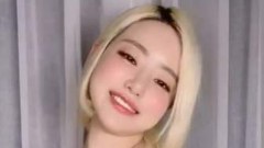 ท่านั่ง ขยี้หัวใจหนุ่มๆ ดีเจแดนกิมจิ