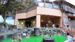 แช่ไวน์ชาเขียวกาแฟหรือสาเกที่ Yunessun Spa Resort