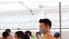 แห่ตามหาวาร์ป หนุ่มหล่อ หุ่นล่ำ มาเกณฑ์ทหาร