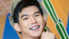 ภาพเด็ดนายแบบสามขา ขาใหญ่มาก!!