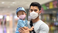 เปิดภาพล่าสุด พ่ออุ้มลูก ของแน่นสุดแซ่บ หน้าหล่อ หุ่นเป๊ะสุดๆ