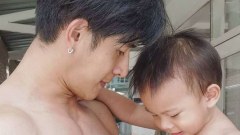 คุณพ่อก้ามปู! นายแบบซิกแพคแน่น!