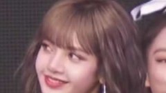 ลิซ่า Black Pink โชว์ความสวยน่ารักเซ็กซี่ขยี้ใจแฟนๆ!!!!