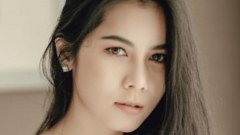 "แนท เกศริน" ทำไฟลุก ใส่ชุดว่ายน้ำเว้าสูงปรี๊ด กำเดาไหลกันหมดเลย