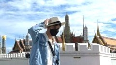 โดมถ่ายรูปกับวัดพระแก้วแต่คนโฟกัสผิดจุด
