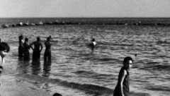7 ภาพการอาบแดดรับวิตามินดี ณ ชายหาดนิวยอร์ก แต่ละภาพสุดคลาสสิค
