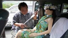 ชายญี่ปุ่นวัย 61 ปี ตัดสินใจอยู่กินกับ ตุ๊กตายาง เพราะเบื่อเมียพูดมาก