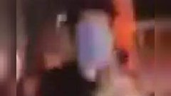 สาวเวียดนาม ดีใจขั้นสุด วิ่งแก้ผ้ากลางถนน ฉลองฟุตบอลคว้าเหรียญทอง