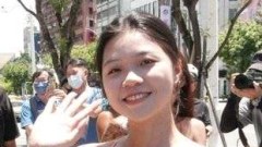 สาวสวยใส่ชุดชั้นใน ปั่นจักรยานกลางถนน!!