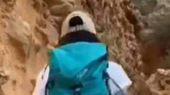 หนุ่ม ๆ ฮือฮา! ไวรัลสาวไต่เขากับเป๋าเป้คู่ใจ พร้อมท่อนล่างลุยท้าแดด ชาวเน็ตถาม ไม่กลัวยุงกัดเหรอ ?