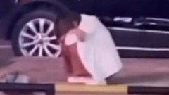 เมื่อคู่รักทะเลาะกัน ฝ่ายหญิงขอของคืน ฝ่ายชายถอดหมดทันที (มีคลิป)