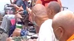 บ้านพักคนชราไต้หวันจ้าง "พริตตี้" มาฉลองเทศกาลไหว้พระจันทร์ คุณปู่คุณตาจับหน้าอก-ปรบมือยิ้ม