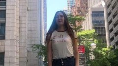 นางแบบสาว ชาวมองโกเลีย Rentsenkhorloo Bud เป็นผู้หญิงคนที่ 2 ที่สามารถทำสถิติผู้หญิงที่มีขายาวที่สุดในโลก