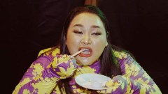 "เอแคลร์ จือปาก" เผยประสบการณ์สุดเสียว! กินซูชิบนตัวนายแบบดาว OnlyFans ชื่อดัง