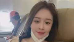ไวรัลมาแรง "นางแบบสาวสวย ถ่ายคลิปเปิดนมโชว์ บนเครื่องบิน"