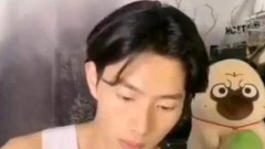หนุ่มหล่อไลฟ์สด รีวิวกางเกง ทำชาวเน็ตโฟกัสผิดจุด แห่ดูงูหลามยักษ์ (มีคลิป)