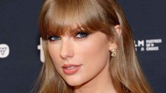 นักแสดงหนัง 18+ สักเนื้อเพลง Taylor Swift ลงทั่วบั้นท้ายจนถึงเข่า