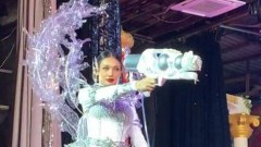 เปิดตัวชุดประจำชาติ ธีมสงกรานต์ เป็นบุญของแอนนา ที่ไม่ได้ใส่ชุดนี้
