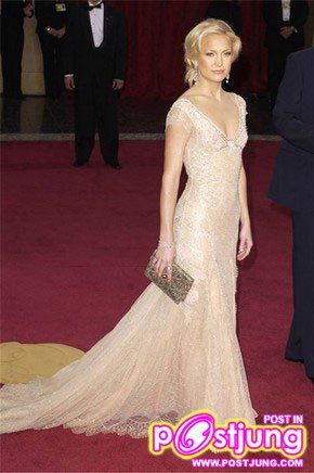 1. เคท ฮัดสัน ในชุดของ Versace