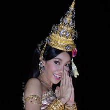 ทำไม??? นางเอก-นางแบบสาวไทยไม่เลือกชุดไทยออกงานแทนที่จะใส่ชุดแบนร์ดเนม