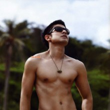 ดาราหน้าไทย หุ่นแมน ล่ำบึก