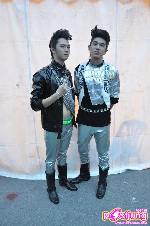 สองหนุ่มจากมนุษย์