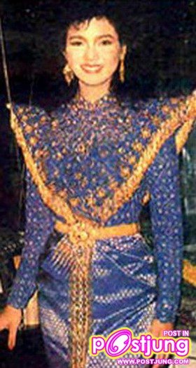 รองอันดับ 2 ชุดแต่งกายประจำชาติยอดเยี่ยม