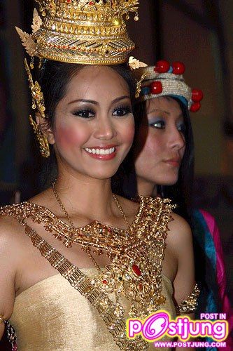 จิราภรณ์ สิงห์เอี่ยม ชุดแต่งกายประจำชาติ