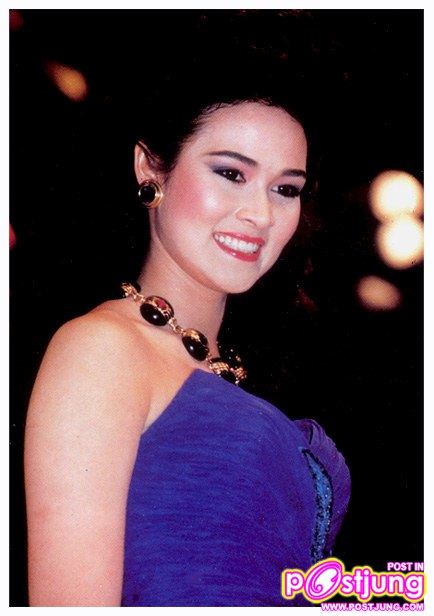 ชุดราตรีสีน้ำเงิน สวยสง่ามาก ๆ