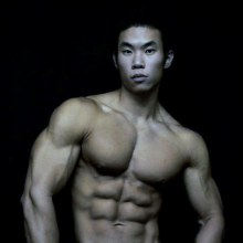 ตี่ ล่ำสูงยาวเข่าดี