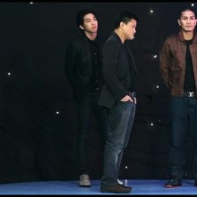 สามหนุ่มสามมุม