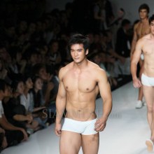 ใครคิดถึง ต๊อบ ชัยวัฒน์ แสงทอง  มาทางนี้   ยกขบวนหนุ่มๆ กว่า 20 ชีวิต มาฝาก...