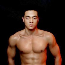 ตี๋หล่อๆ มาพร้อมกับความแข็ง...............(แกร่ง)