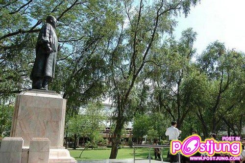 อนุสาวรีย์ หม่อมหลวง ปิ่น