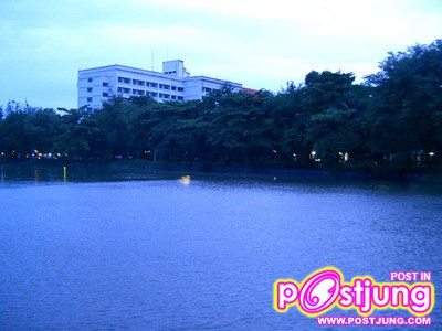 ตรงข้ามคือตึกอักษร