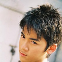 วัยรุ่นหล่อไม่แพ้ชาติใด