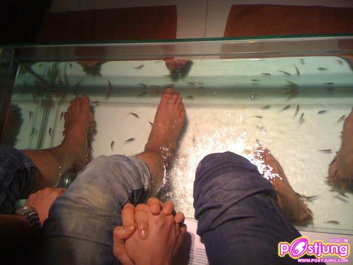 ว้าย..จับมือกันด้วย(กลัวจมน้ำ)