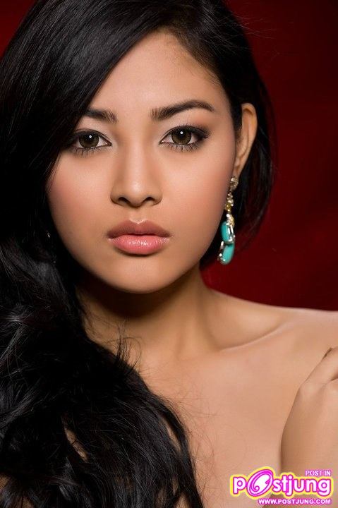 ตอนนี้หลอนดังกว่านางเอกเสียเอง