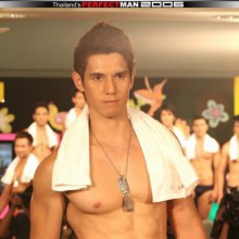 หนุ่มหล่อ เป้าบึ้ม... ทั้งนั้น