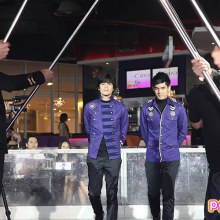 รูปพี่เต๋อกวนมึนโฮออกงานกับพี่ซันนี่