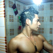 เค้าคือใคร เห็นถ่ายที่ไทย หล่อ ล่ำมาก อยากรู้จิงๆ!!!!