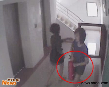 เดินมาเอาถังดับเพลิง