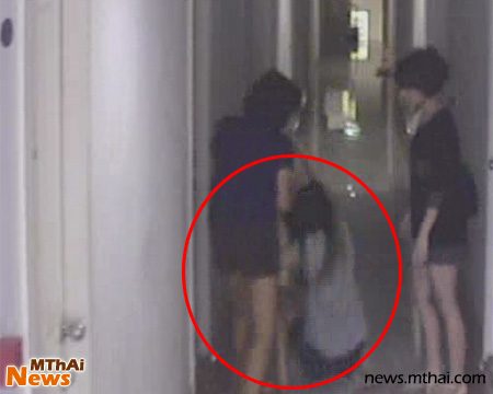 โดนกระชากผมลงมาทำร้ายร่างกาย