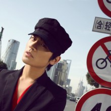 หนุ่มตาหวานๆ กับนายคนนี้