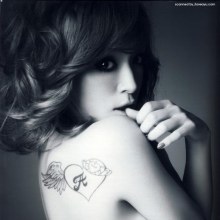 อายูมิ ฮามาซากิ (Ayumi Hamasaki) เผยแฟชั่นกึ่งเปลือยในนิตยสาร ‘ViVi’ กันยายน 53