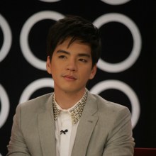   นิว วงศกร   เก็บตกโชว์กล้ามขาวๆบนเวทีมวยในรายการ วันวานยังหวานอยู่เมื่อคืนวาน....