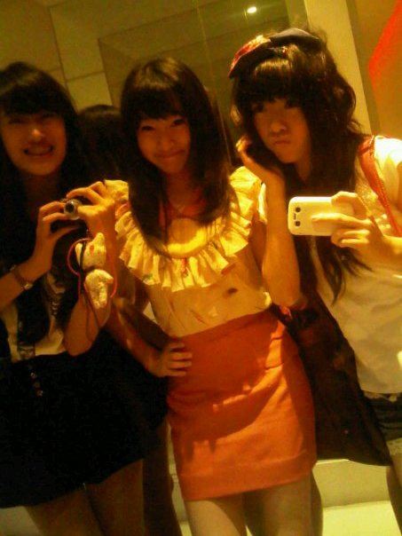 คนกลางคะ ชุดชมพู