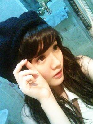 แกรนท์ ขาวอมชมพู