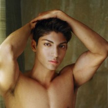 Oscar Calderone นายแบบหน้าตาเก๋มาก xcotic สุดๆ เหมือนนางหงส์ เหมือน ลูปิต้า โจนส์ ชอบๆๆ แปลกดี