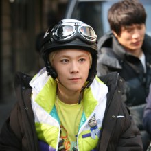 ไอดอลชายเกาหลีที่มีตายิ้มที่มีเสน่ห์ทั้งหมด 20 อันดับ